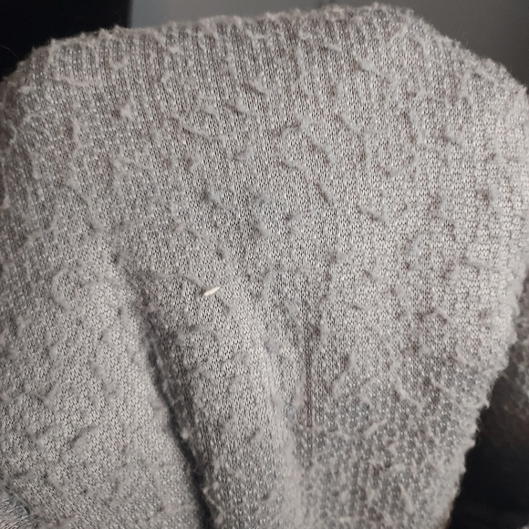 SO Gray Faux Fur 100% Polyester Size Small Sweater - Picture 9 of 9